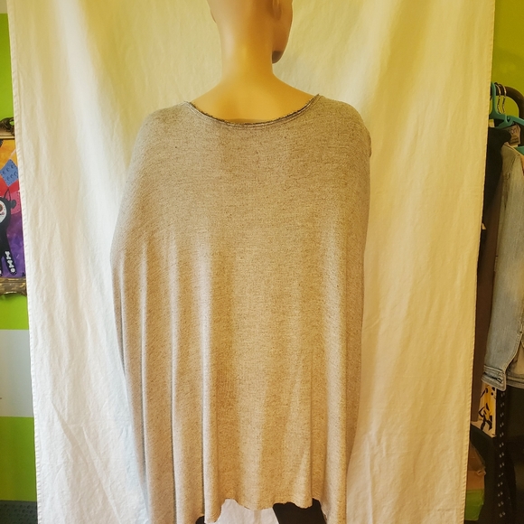 Truly Madly Deeply Oversized Top - Picture 3 of 10